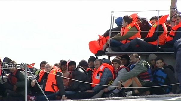 Grupo de migrantes resgatados no mar entre a Grécia e Itália Grupo de migrantes resgatados no mar entre a Grécia e Itália