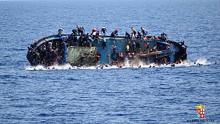 Al menos 880 inmigrantes y refugiados murieron la semana pasada en el Mediterráneo