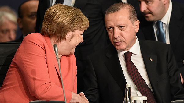 Erdoğan'dan Merkel'e: "Oyuna gelmeyin!" Erdoğan'dan Merkel'e: "Oyuna gelmeyin!"