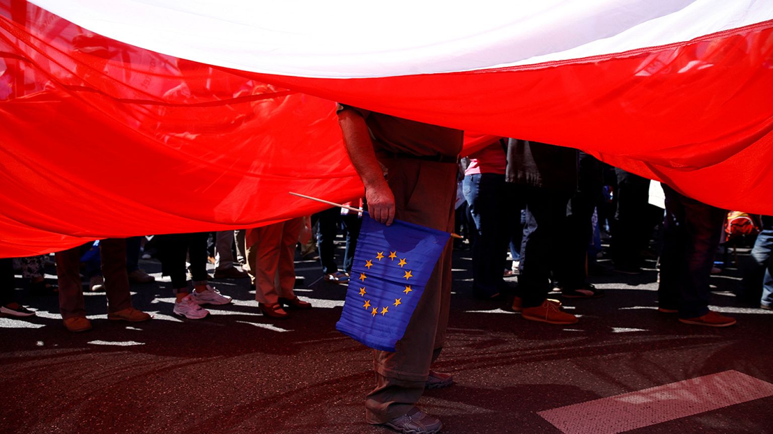 EU warns Poland on rule of law