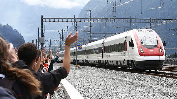 Ελβετία: Κατασκευαστικό «θαύμα» η σιδηροδρομική σήραγγα Γκοντάρντ Ελβετία: Κατασκευαστικό «θαύμα» η σιδηροδρομική σήραγγα Γκοντάρντ