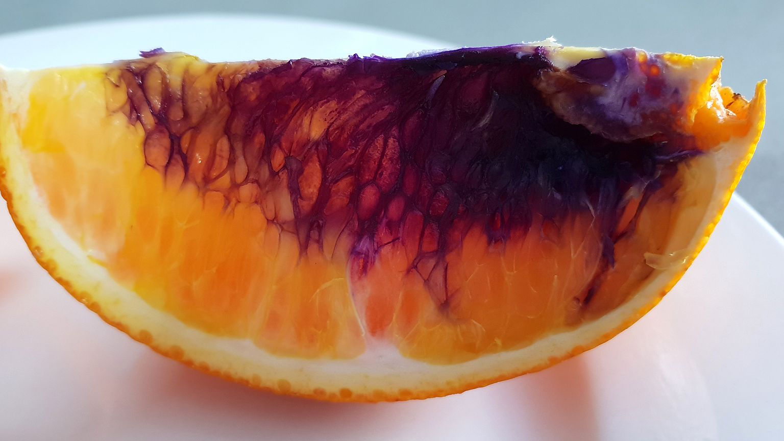 Australian woman sent this orange, which turned purple, to the Queensland H