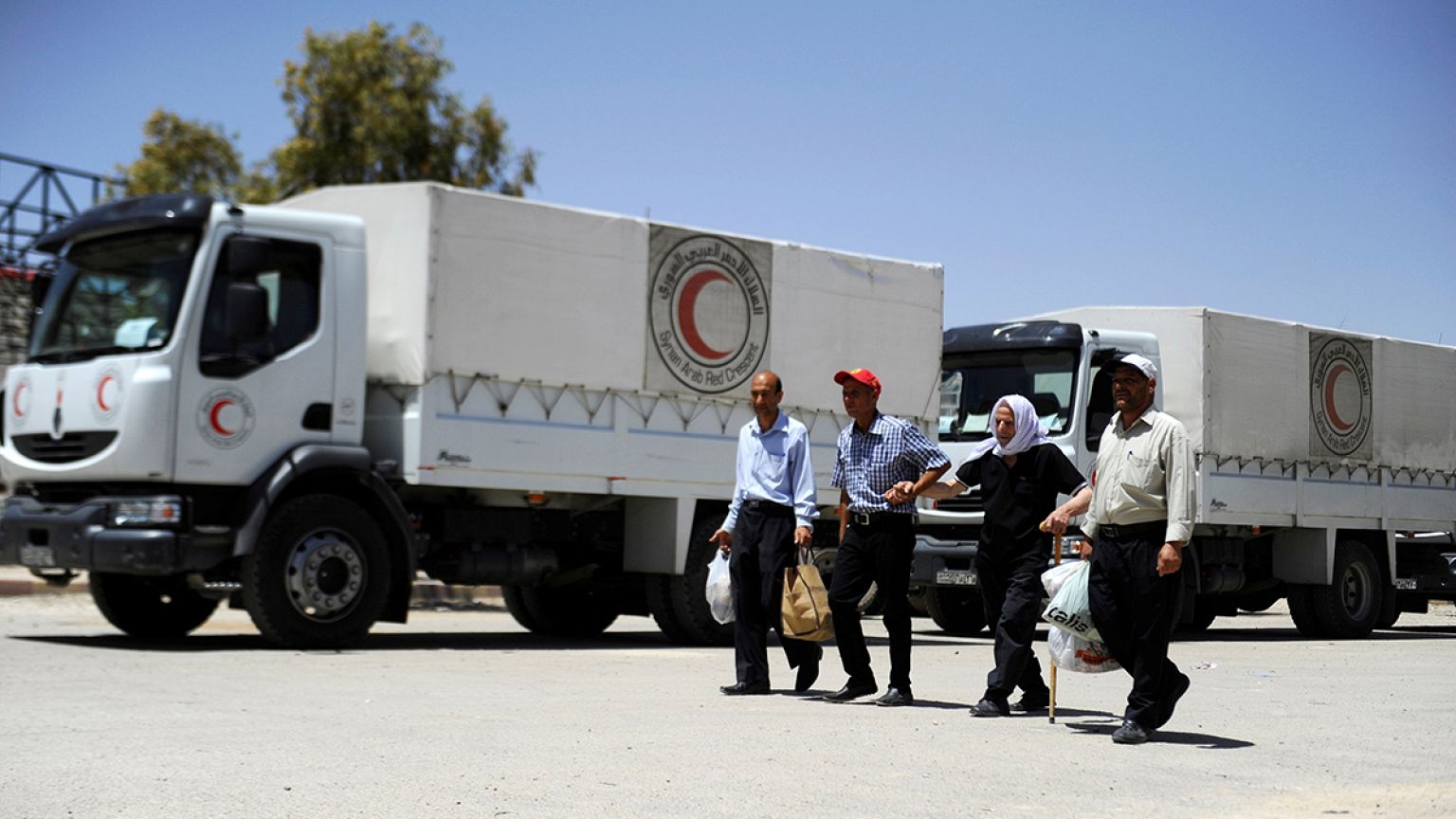Syria: Pressure grows for air drops of humanitarian aid to besieged areas