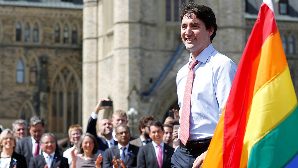 Justin Trudeau raises Pride flag for 1st time on Parliament Hill