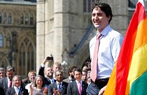 Ο πρωθυπουργός του Καναδά σήκωσε την σημαία του ουράνιου τόξου στο Κοινοβούλιο!