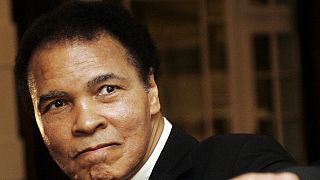 Muhammad Ali, lenda do boxe, hospitalizado por problemas respiratórios