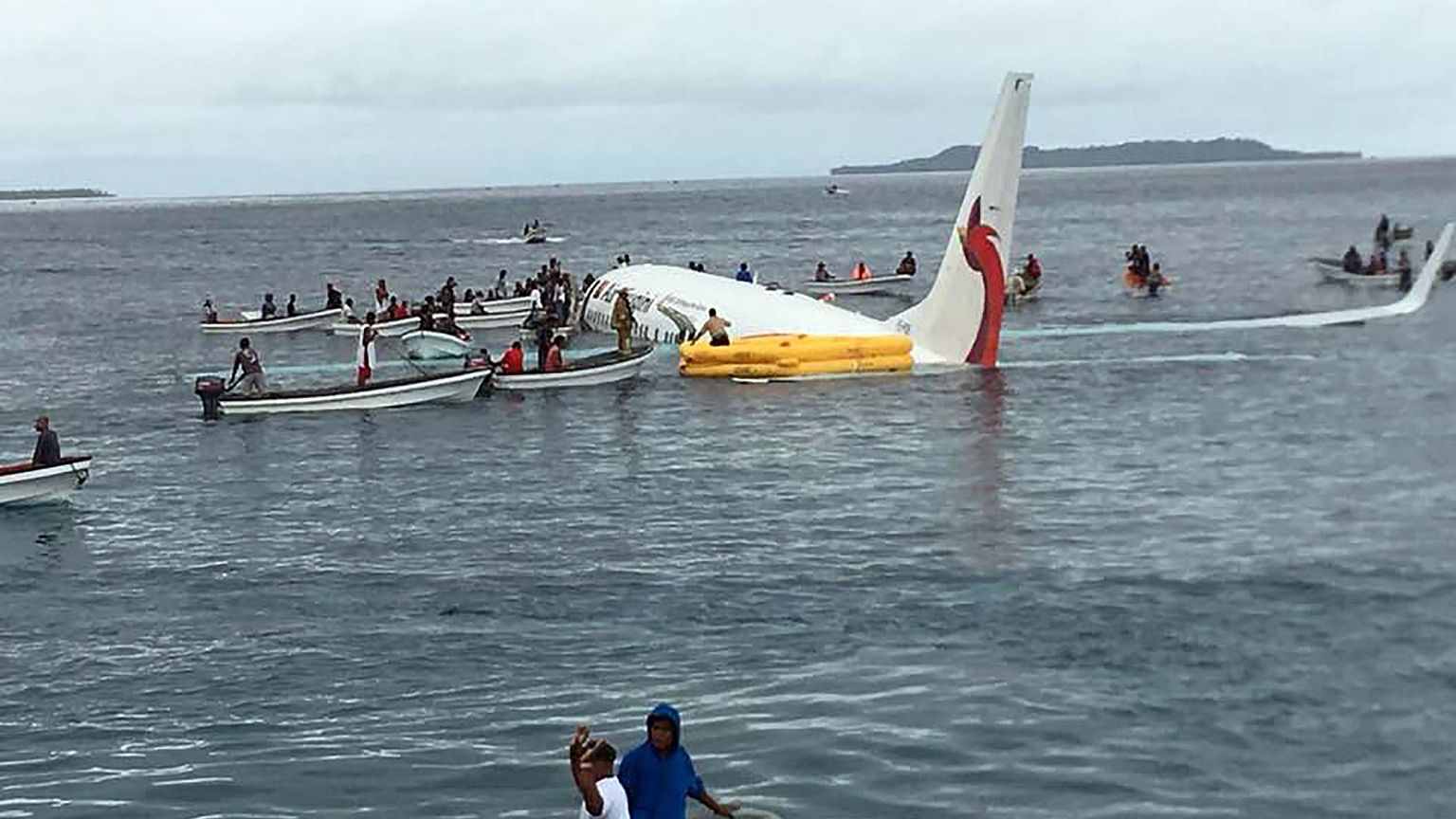 Image: Air Niugini in the water