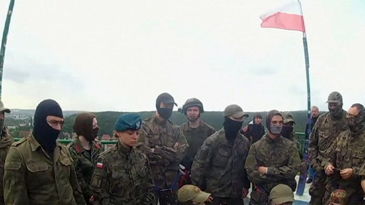 بولندا تعتزم تشكيل وحدات للدفاع عن الأراضي من 35ألف متطوع
