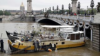 Hochwasser in Frankreich: Boote in den Straßen - Nach Rekordstand der Seine fallen die Pegel