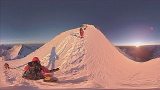 La montaña más alta del planeta es grabada en 360º