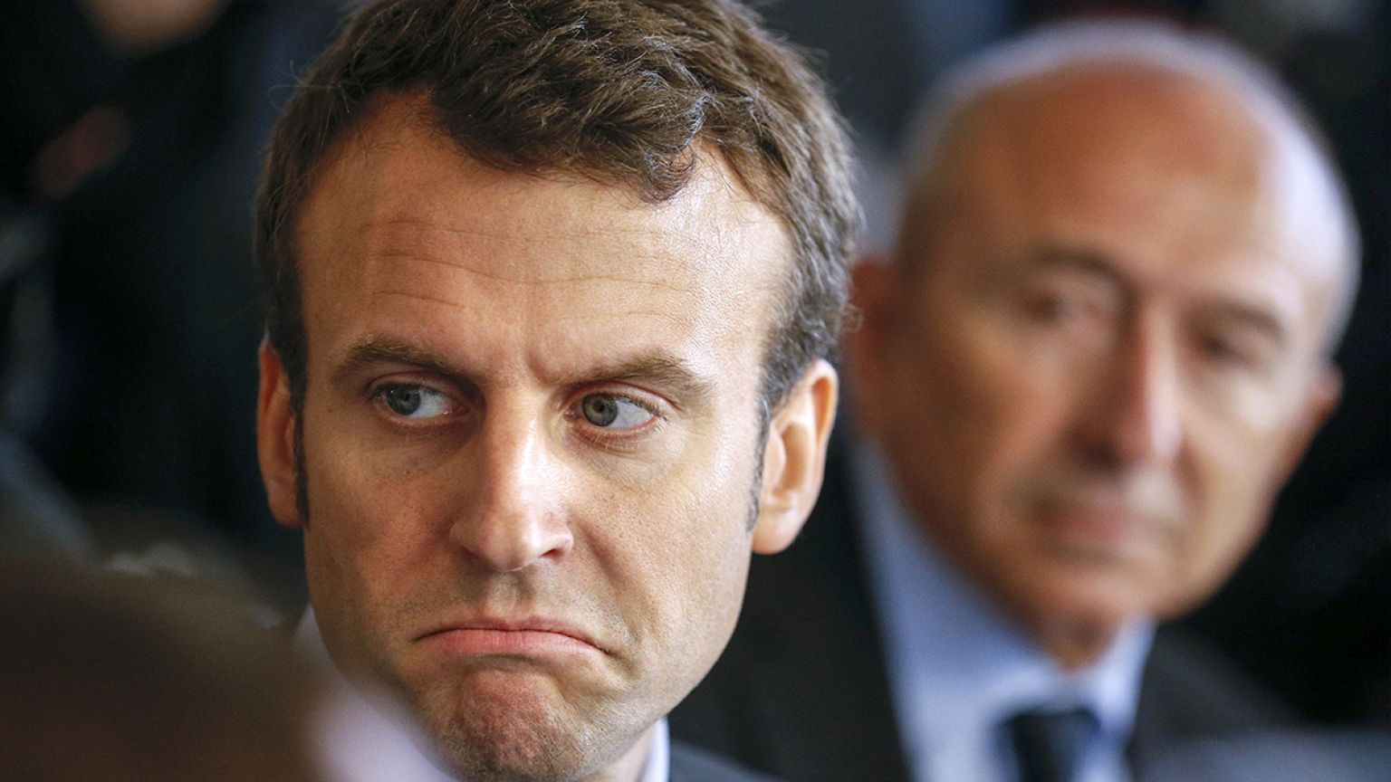 França: Ministro da Economia alvejado com ovos por opositores à nova lei do trabalho