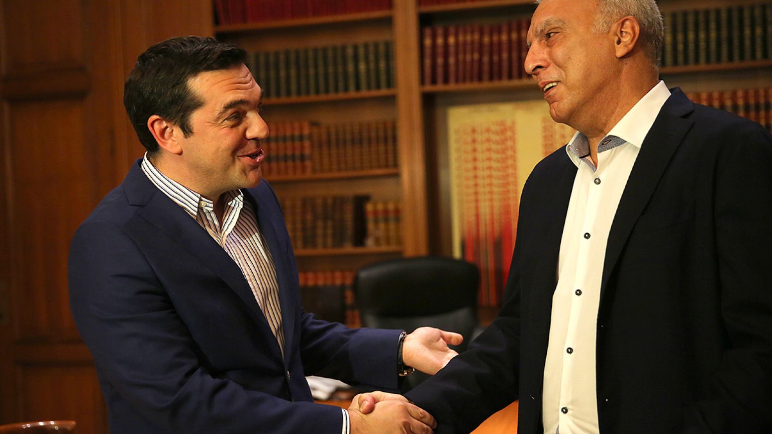 «Τρίποντο» στο Μέγαρο Μαξίμου από τον Νίκο Γκάλη!