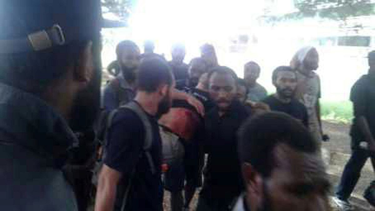پلیس پاپوآ گینه نو به روی دانشجویان معترض آتش گشود