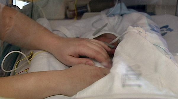 Agyhalott nő szült egészséges gyereket Agyhalott nő szült egészséges gyereket