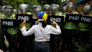 Venezuela pasa otro día sin respuesta sobre revocatorio en medio de protestas