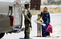 Israel retira los permisos de entrada a 80.000 palestinos tras el atentado en Tel Aviv