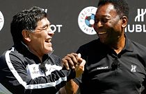 Pele ve Maradona birbirlerine rakip oldu