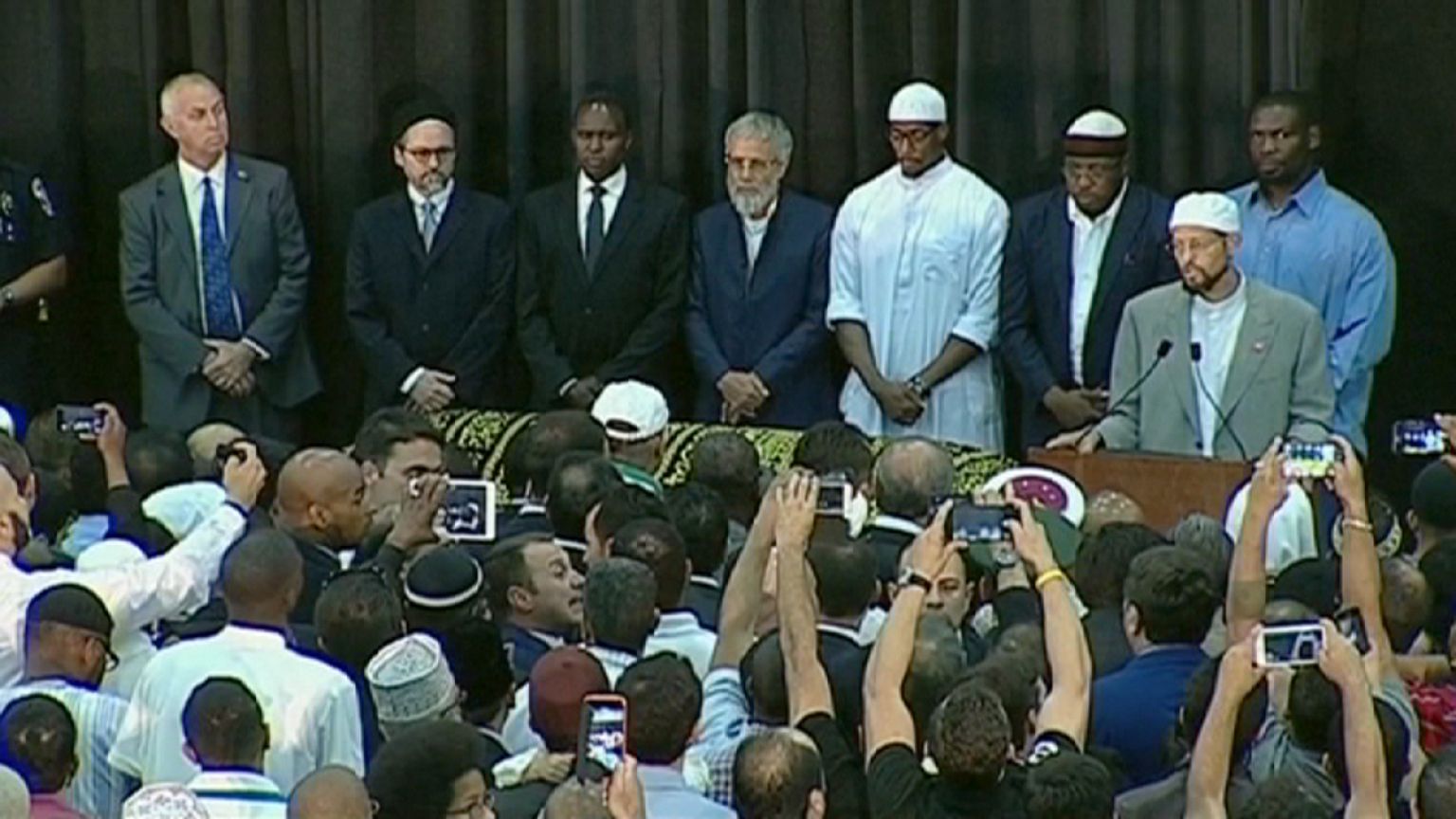 Milhares participam em derradeira homenagem a Muhammad Ali