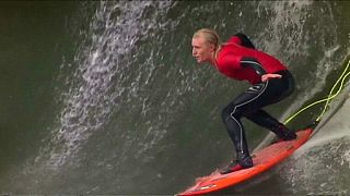 Russell Bierke o el surfista australiano al que no le asustan la olas grandes