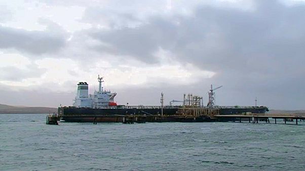 Британская нефтяная отрасль потеряла четверть персонала из-за обвала цен Британская нефтяная отрасль потеряла четверть персонала из-за обвала цен