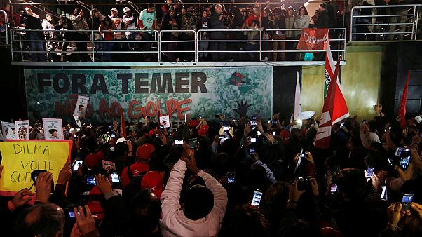 Brasil: Rousseff promete referendo sobre eleições antecipadas Brasil: Rousseff promete referendo sobre eleições antecipadas