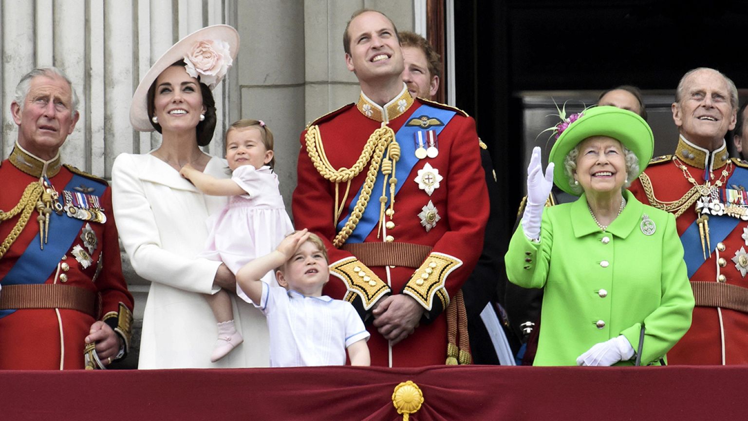 Parade militaire pour les 90 ans d'Elizabeth II