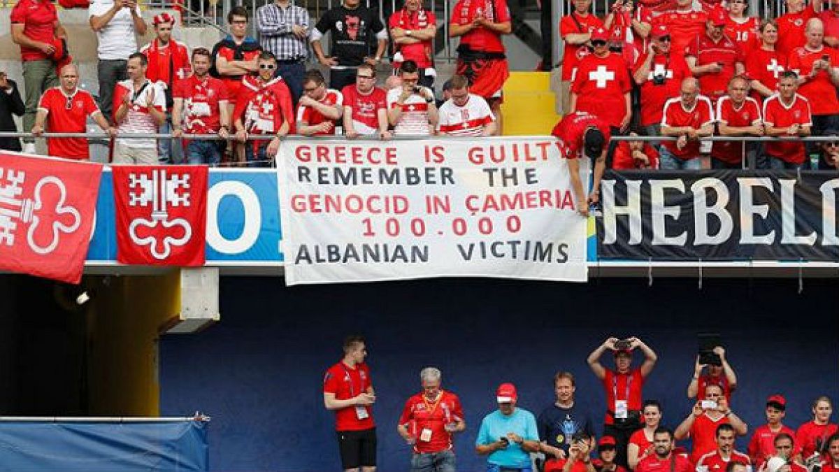 Euro 2016: Ανθελληνικό πανό στο Αλβανία - Ελβετία