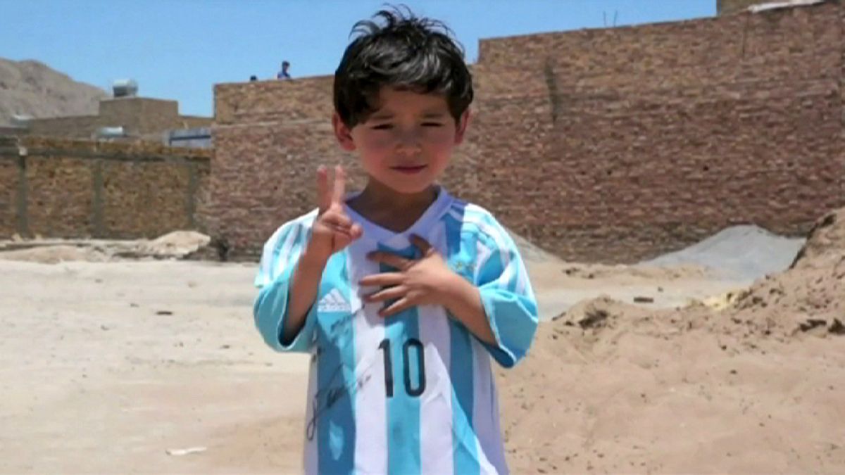 Pakisztánba menekült a Messi rajongó afgán kisfiú
