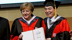 Merkel erhält Ehrendoktorwürde und fordert mehr Rechtsstaatlichkeit in China