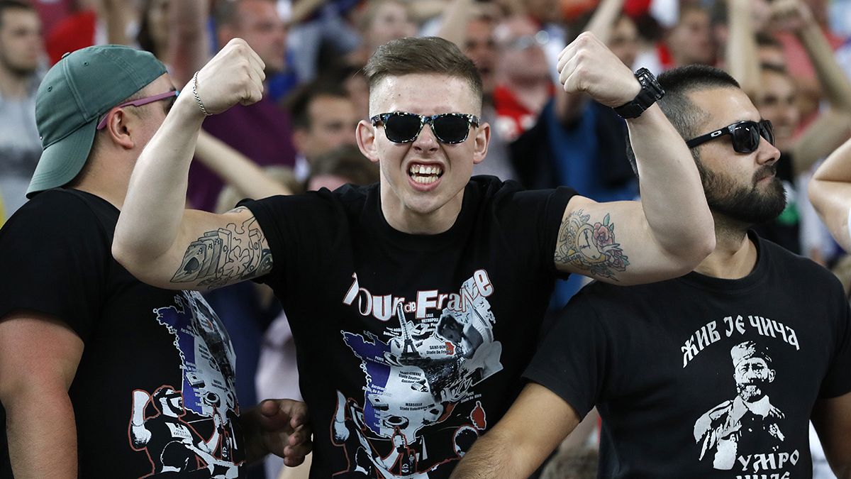 آشوبگران حامی تیم فوتبال روسیه، حرفه ای برای درگیری های خشن