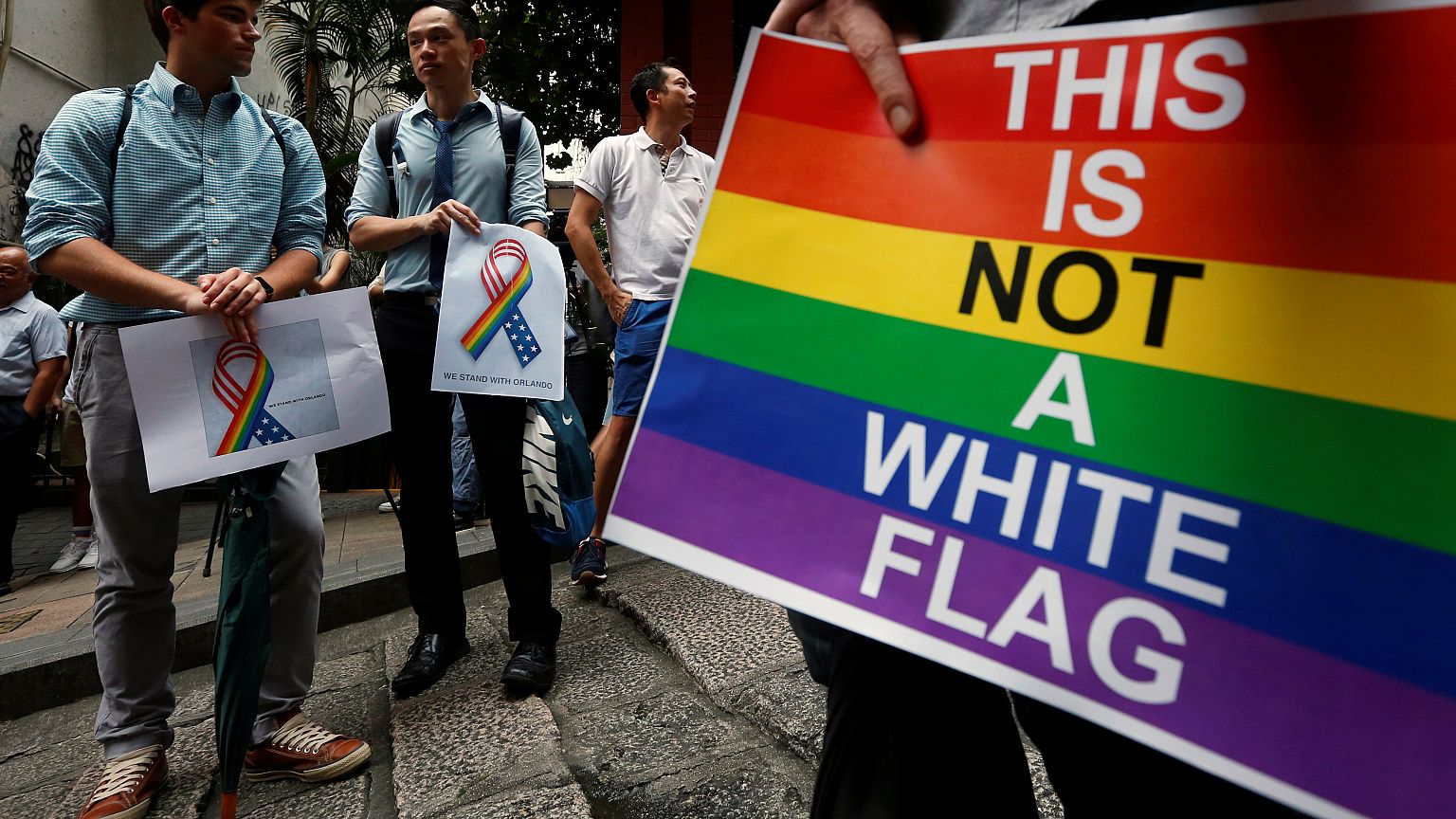 #LoveIsLove: Einige der schönsten & traurigsten Tweets zu Orlando