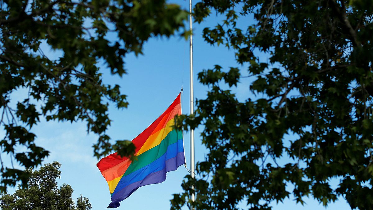 EUA: Ataque de Orlando coloca terrorismo no centro da campanha eleitoral