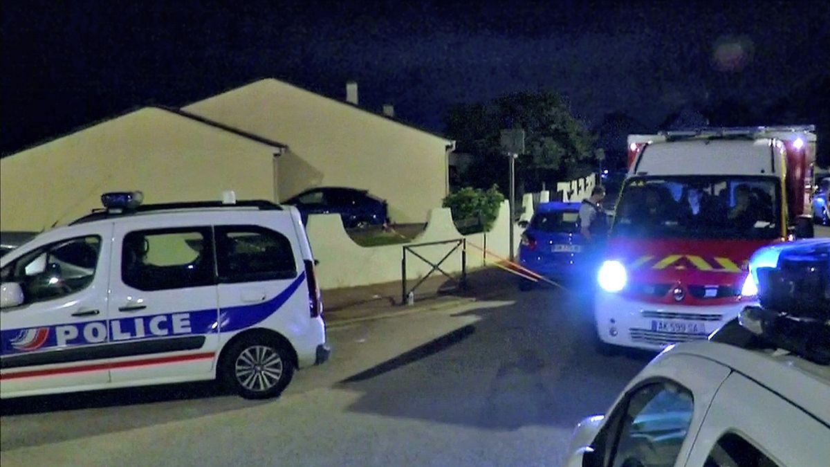 Késes támadó gyilkolt meg egy francia rendőrtisztet