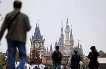 A fantasia da Disney sobre os escombros de uma aldeia em Xangai