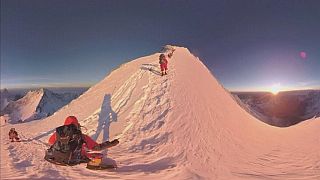 Le mont Everest filmé à 360°