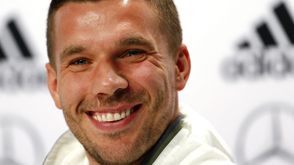#Hosengate oder #Jogigate: Podolski sorgt für Lacher