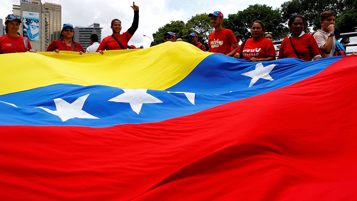 Venezuela: Oposição acusa autoridades de anular assinaturas para impedir referendo