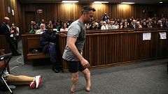 Abschlussplädoyer: Pistorius nimmt Prothesen ab