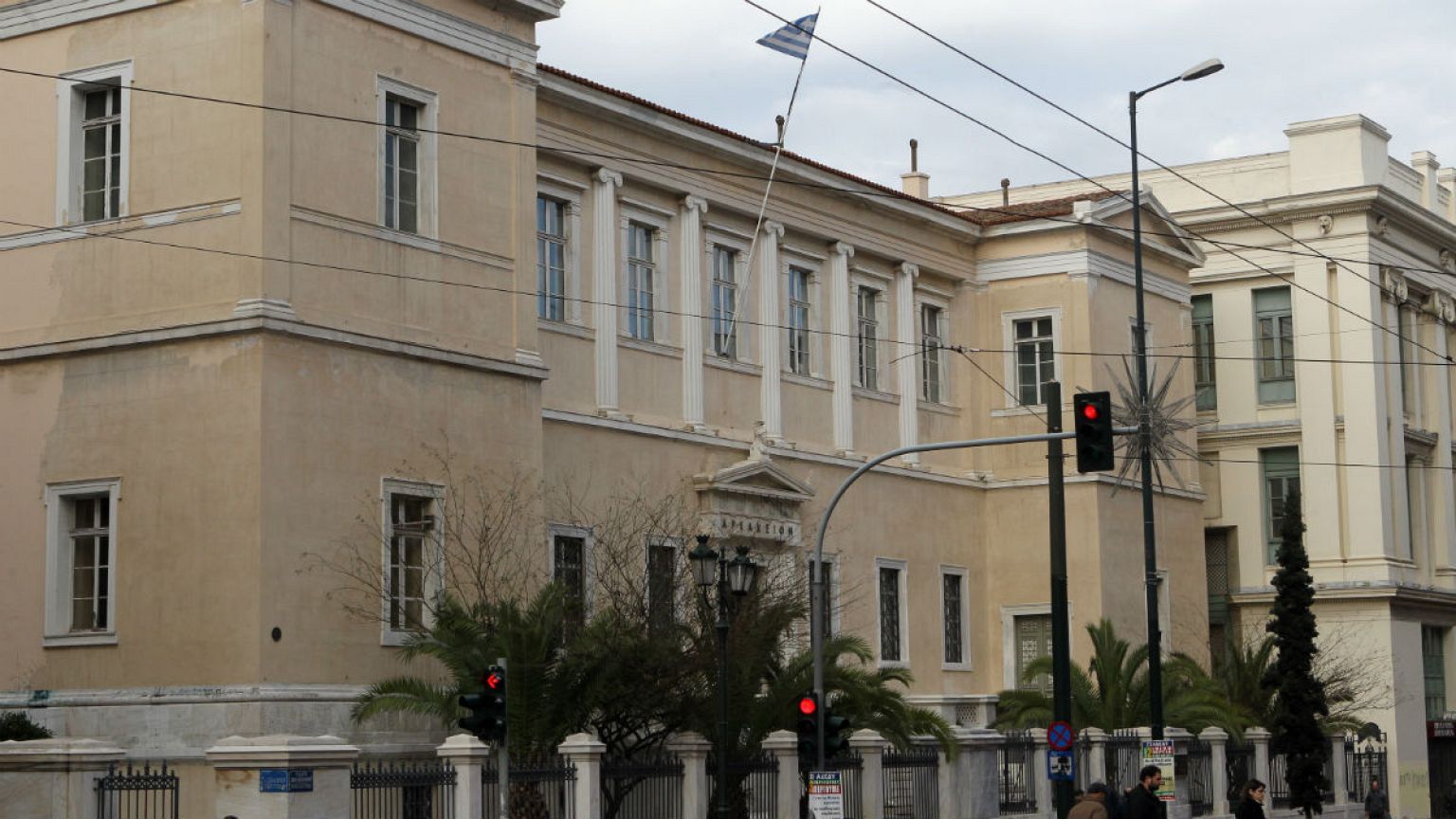 63χρονος αυτοτραυματίστηκε στο κτίριο του ΣτΕ