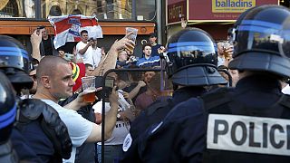 Disturbios entre hinchas británicos y la policía en Lille