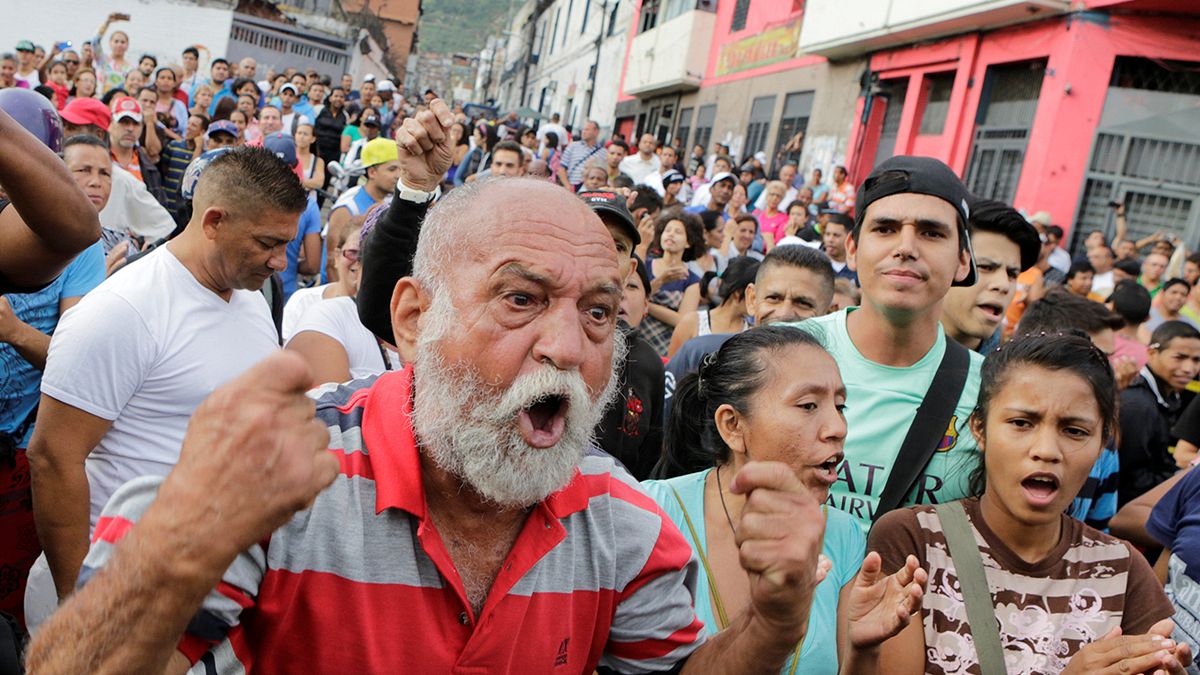 Venezuela: más de 400 detenidos durante los saqueos de comercios buscando comida