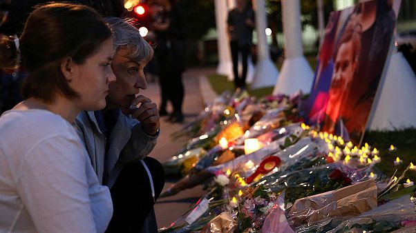 Στο πένθος η Βρετανία μετά την άγρια δολοφονία της βουλευτή των Εργατικών Στο πένθος η Βρετανία μετά την άγρια δολοφονία της βουλευτή των Εργατικών