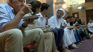 Birleşik Arap Emirliklerin'de yabancılara Ramazan ve İslam anlatılıyor