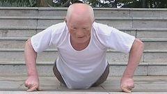 Ein 79-jähriger Chinese beweist seine Stärke
