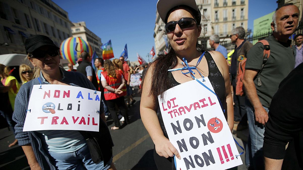 Fransa: Hükümet grevci sendikalarla anlaşamıyor