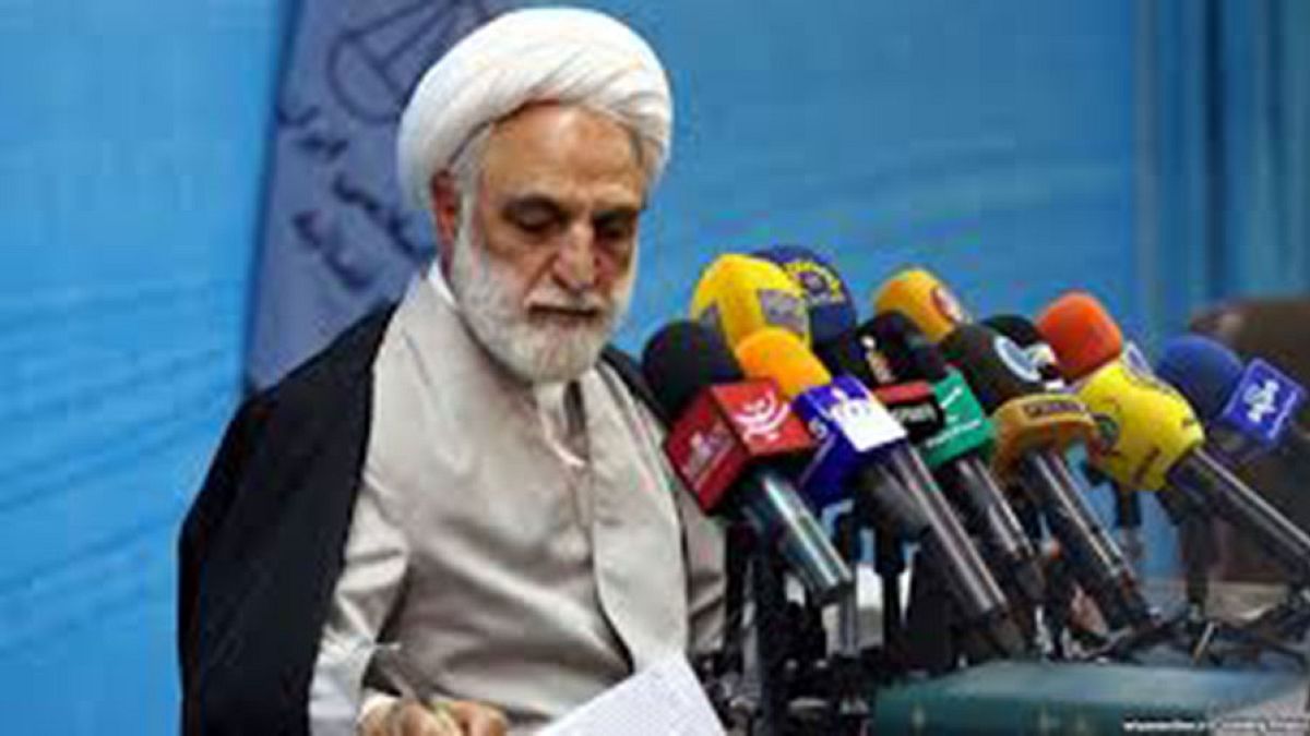 جنجال بر سر فیش‌های حقوقی؛ مبارزه با فساد یا فشار علیه دولت روحانی؟