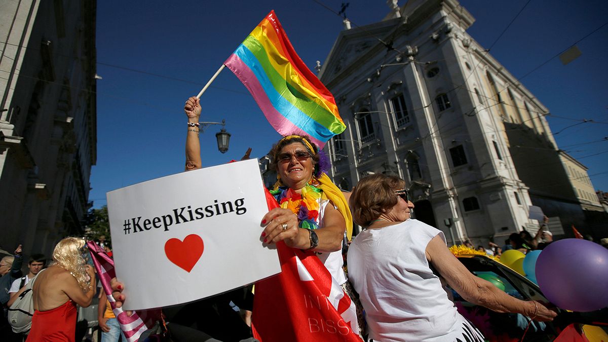 Miles de personas secundan la marcha del orgullo gay en Portugal