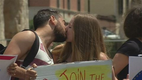 Europe sends love to Britain ahead of EU referendum