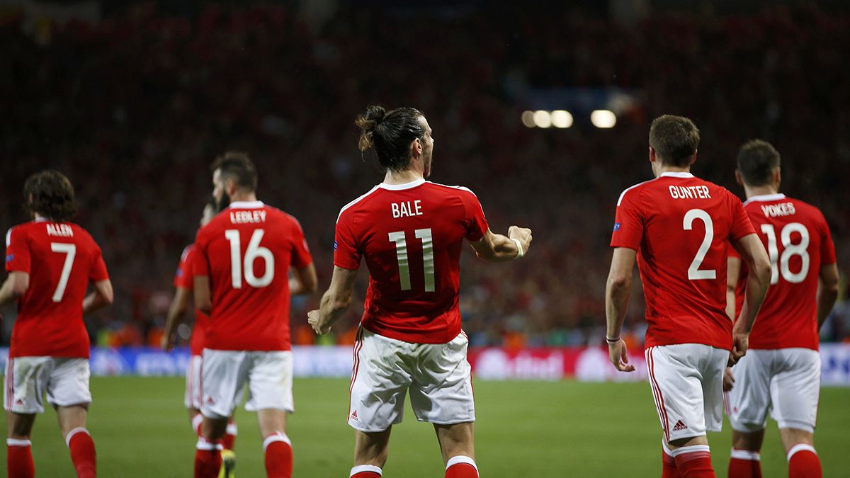 Wales roast Russia to romp to top of Euro 2016 Group B