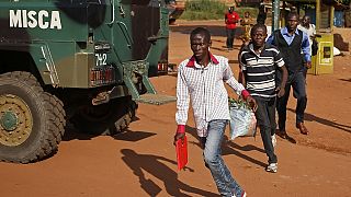 Des habitants désertent Bangui à la suite d'une prise d'otage de policiers